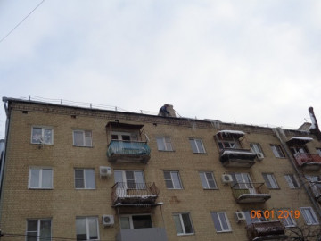 Удаление сосулек с крыш домов